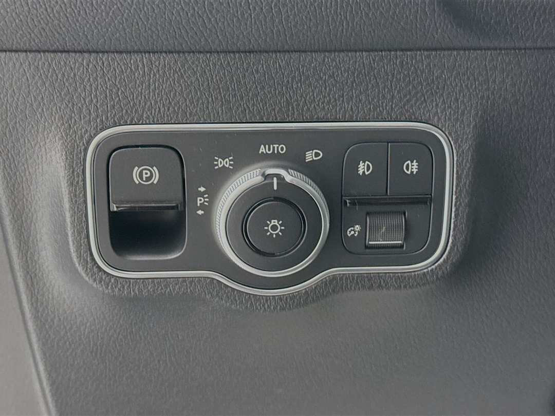 2025 Mercedes-Benz GLB Base - Photo 11