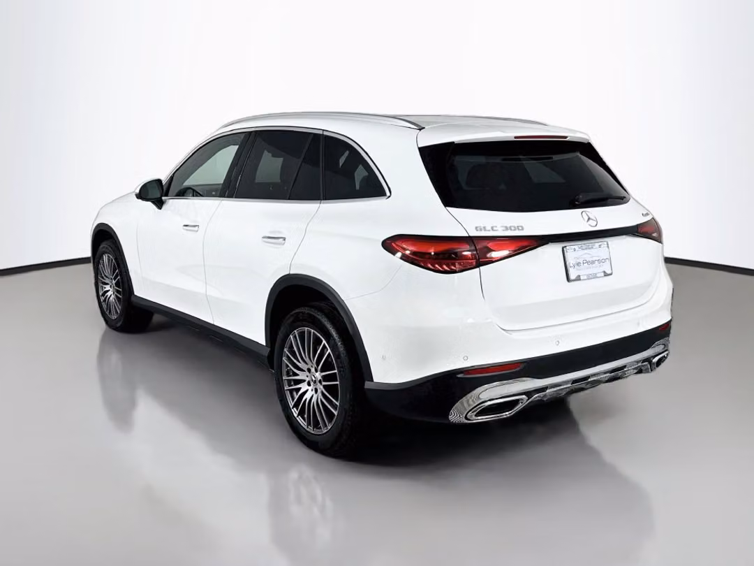 2027 Mercedes-Benz GLC 300 - Image 3