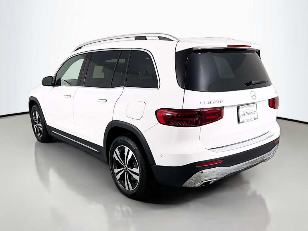 2025 Mercedes-Benz GLB 250 - Image 3