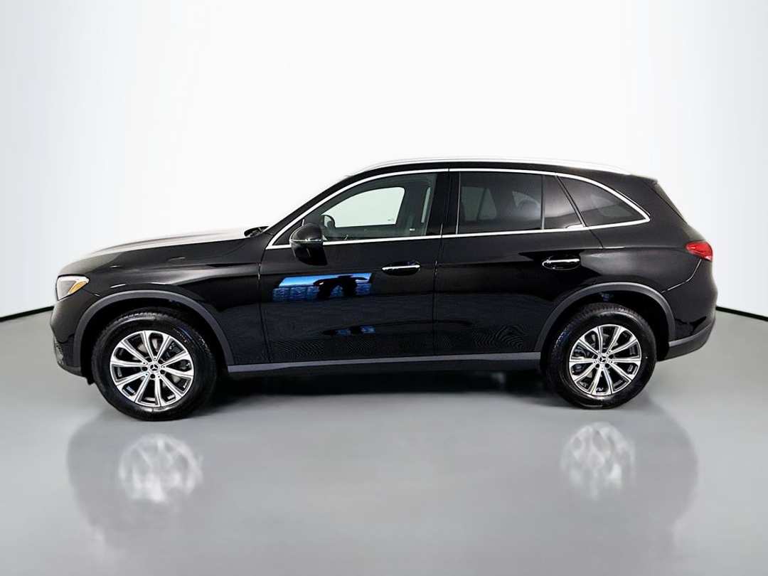 2026 Mercedes-Benz GLC 300 - Image 2