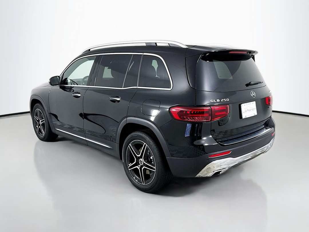 2026 Mercedes-Benz GLB 250 - Image 3