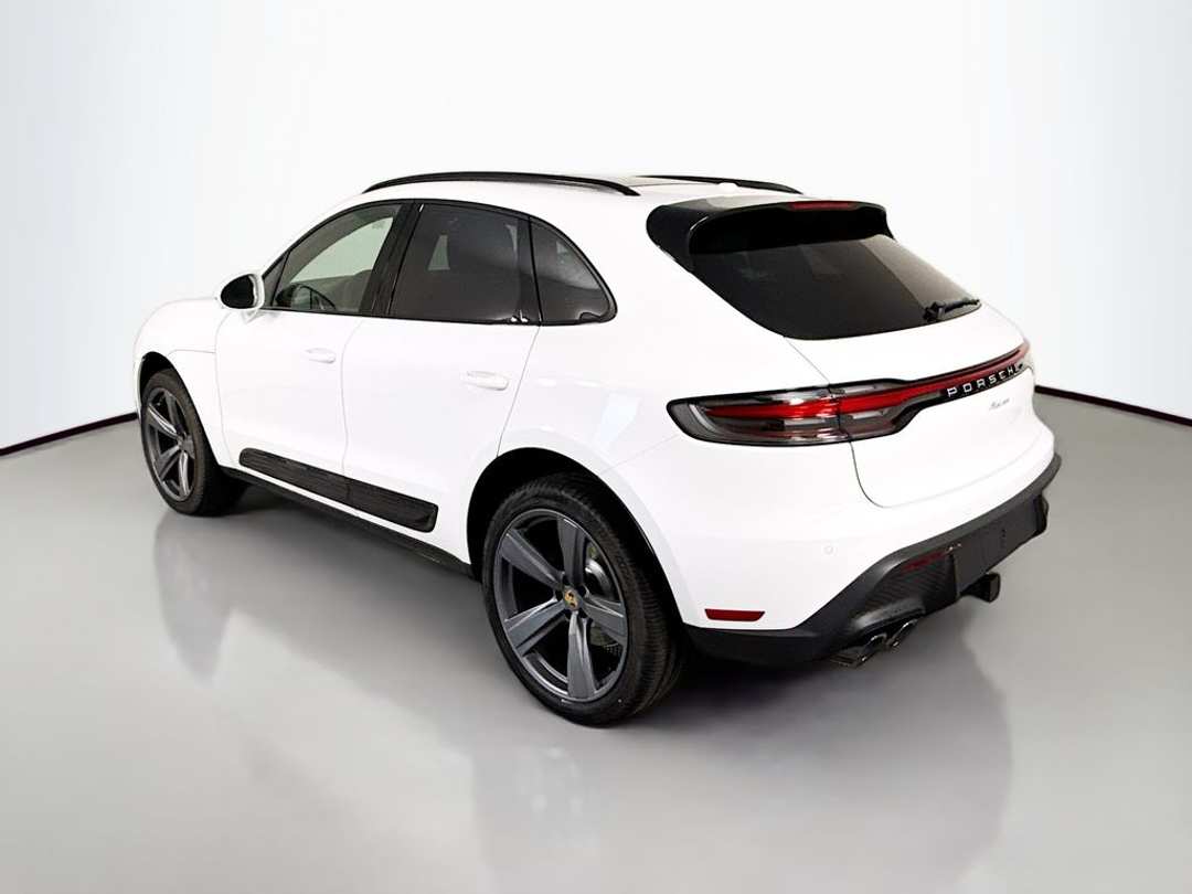 2026 Porsche Macan - Image 3