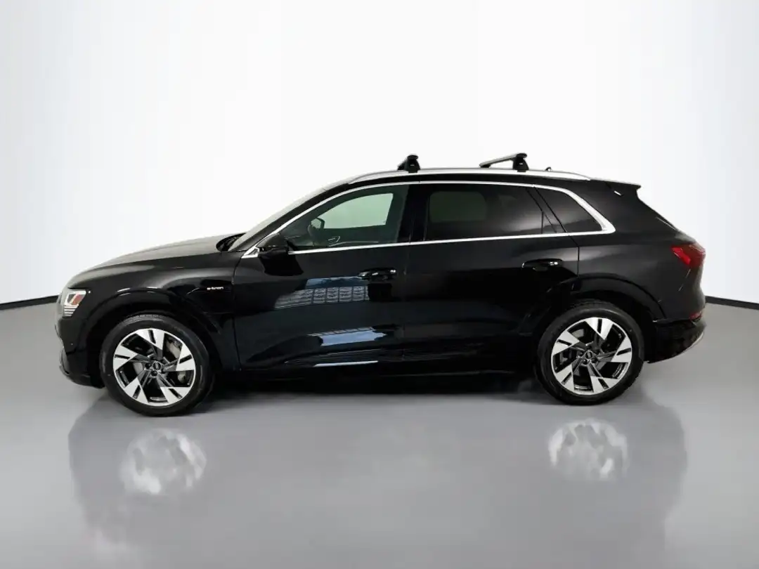 2022 Audi E-Tron Premium Plus - Image 2