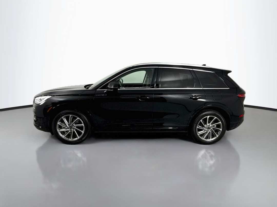 2024 Lincoln Corsair Plug-In Hybrid Grand Touring - Image 2