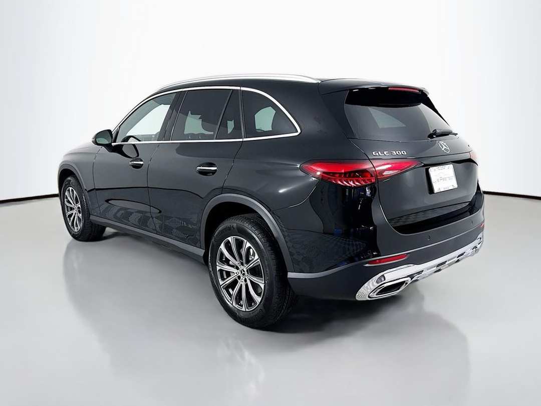 2026 Mercedes-Benz GLC 300 - Image 3