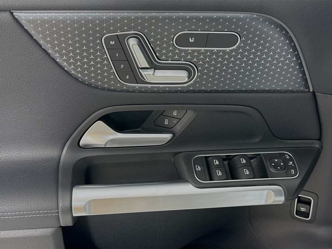 2025 Mercedes-Benz GLB Base - Photo 19