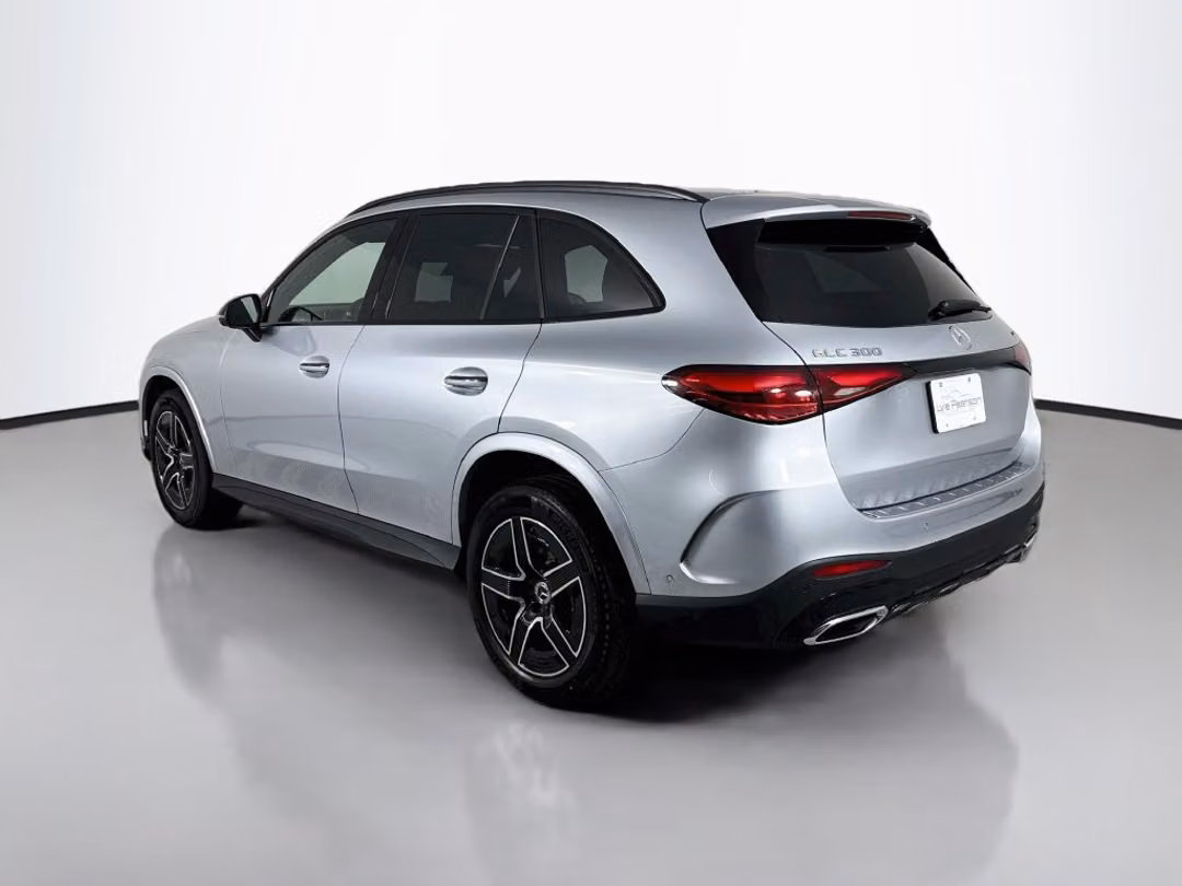 2027 Mercedes-Benz GLC 300 - Image 3