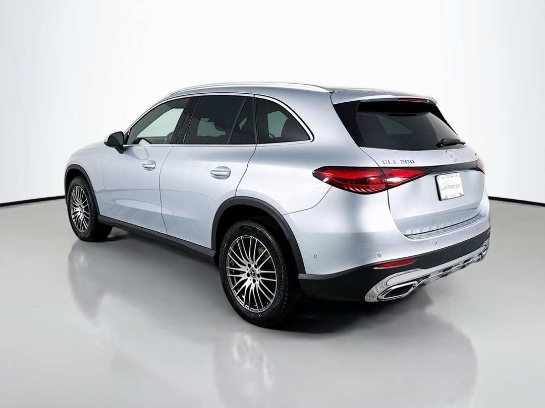 2026 Mercedes-Benz GLC 300 - Image 3
