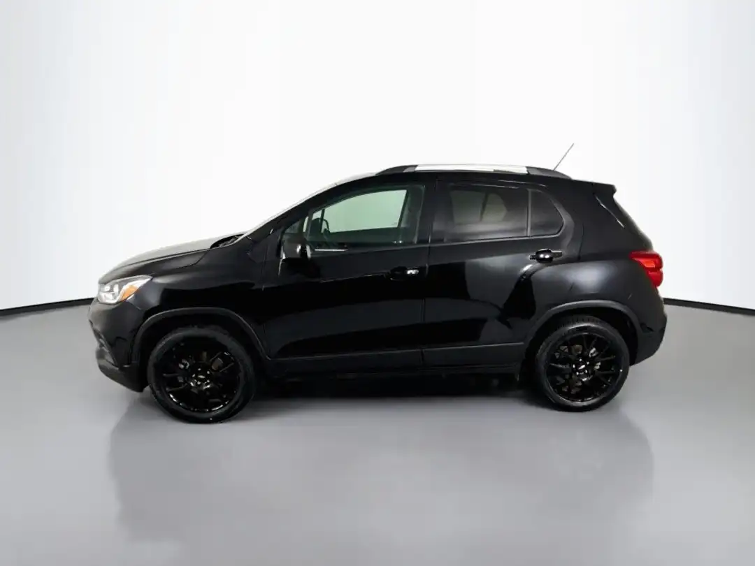 2022 Chevrolet Trax LT - Image 2
