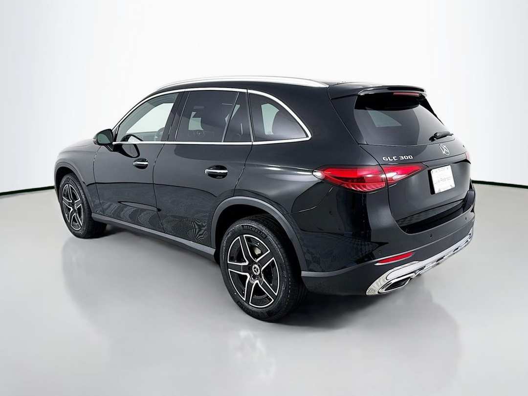 2026 Mercedes-Benz GLC 300 - Image 3