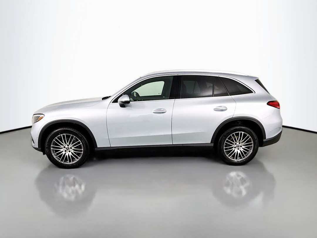2026 Mercedes-Benz GLC 300 - Image 2