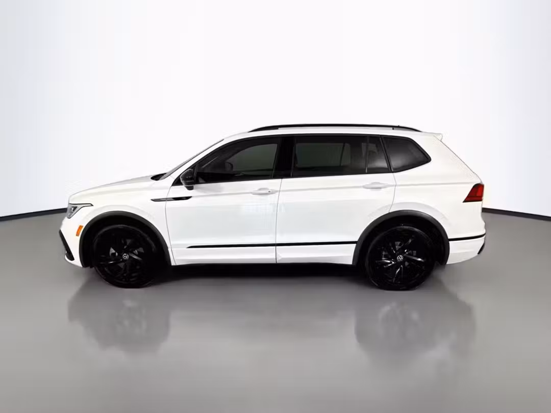 2023 Volkswagen Tiguan 2.0T SE RLine Black - Image 2
