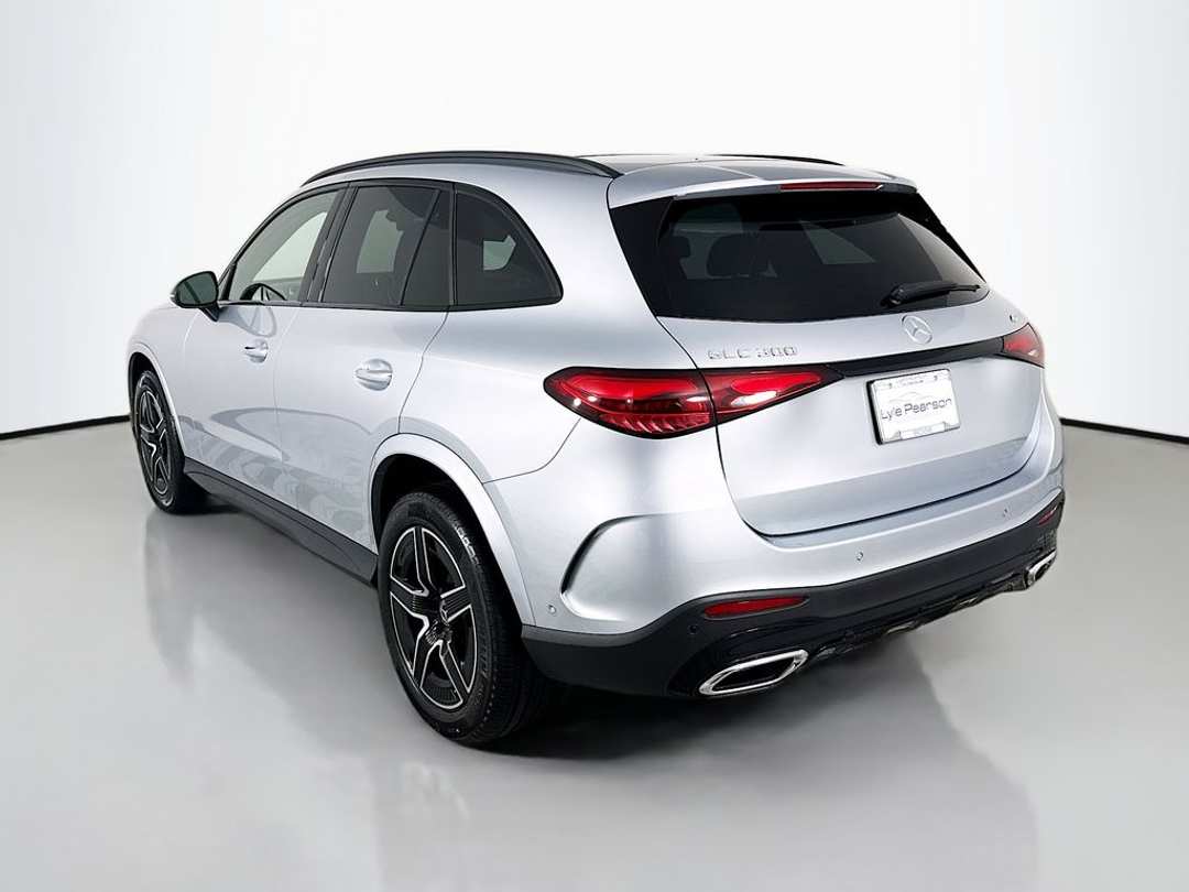2026 Mercedes-Benz GLC 300 - Image 3