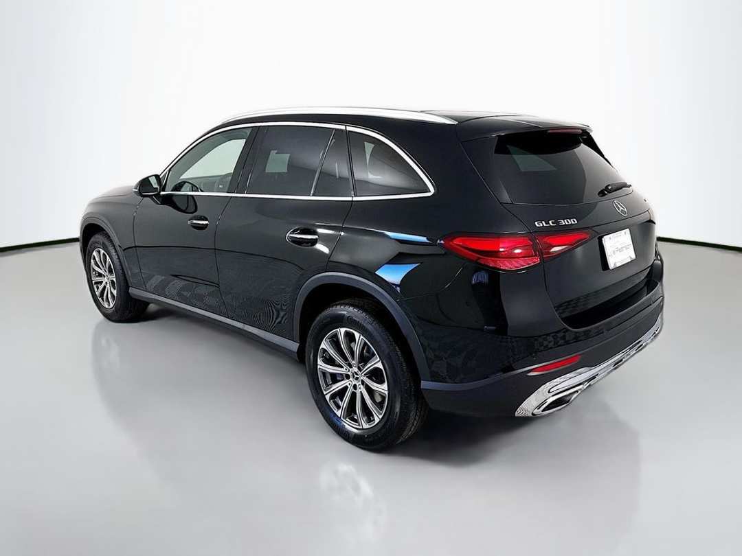 2026 Mercedes-Benz GLC 300 - Image 3