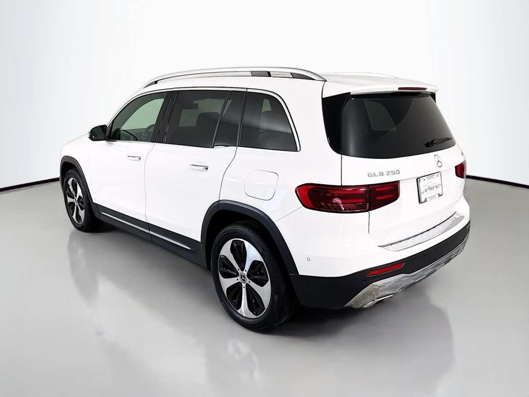 2025 Mercedes-Benz GLB 250 - Image 3