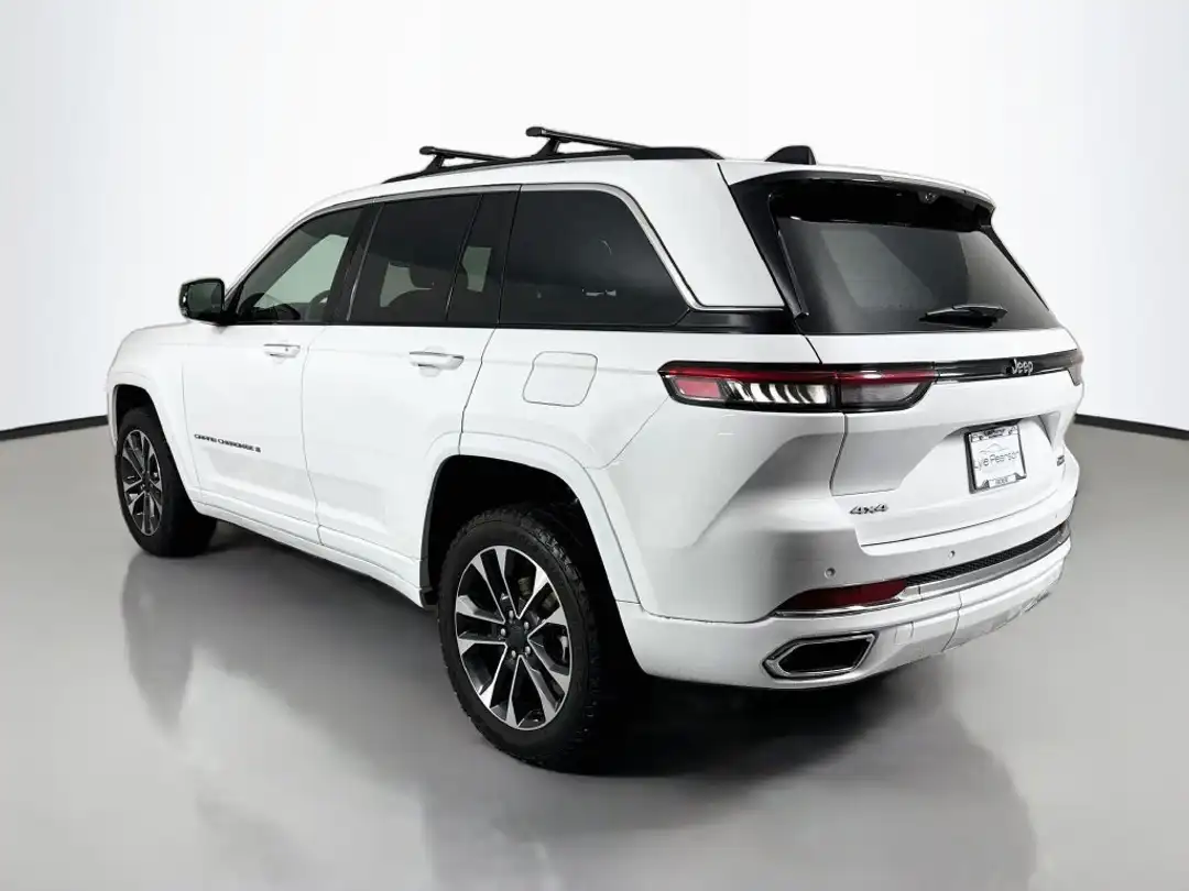 2023 Jeep Grand Cherokee Overland - Image 3