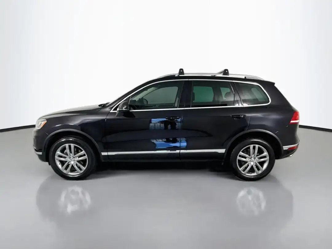 2016 Volkswagen Touareg VR6 FSI - Image 2