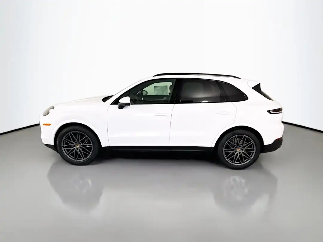 2026 Porsche Cayenne - Image 2