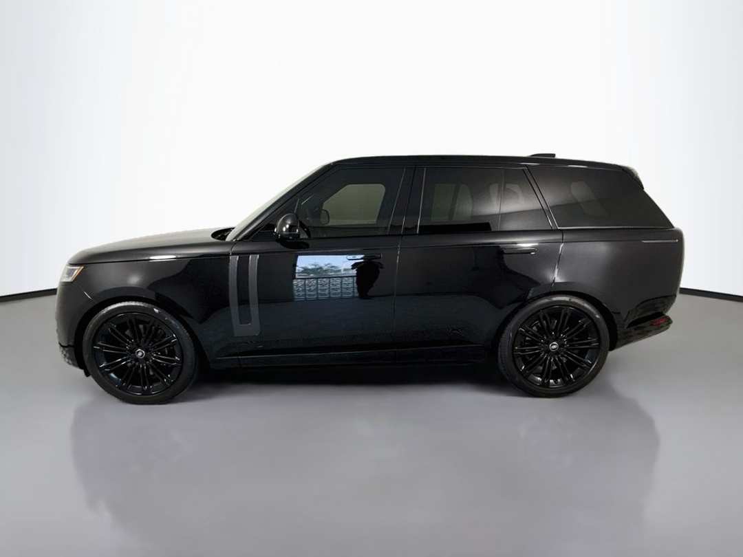 2025 Land Rover Range Rover SE - Image 2