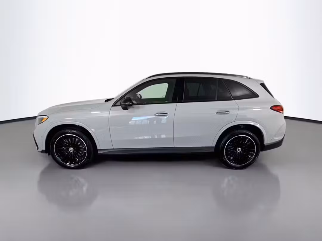 2027 Mercedes-Benz GLC 300 - Image 2