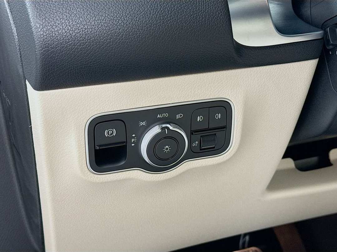 2025 Mercedes-Benz GLB Base - Photo 11