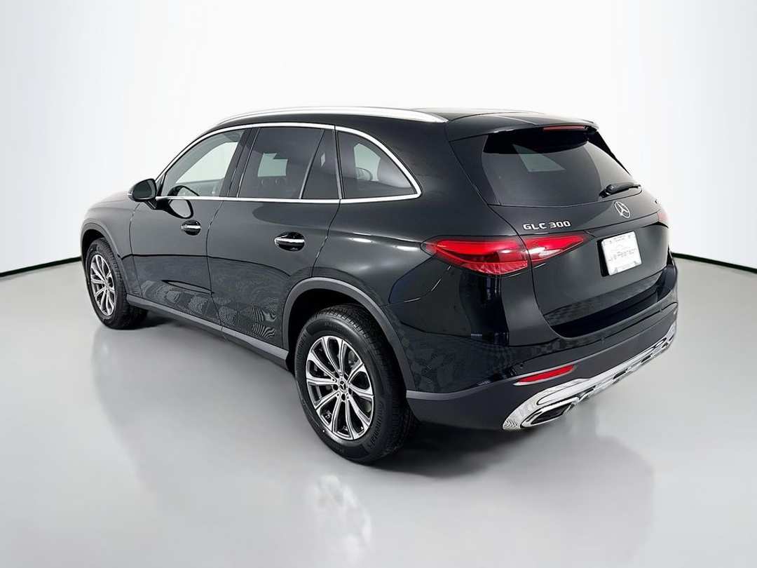 2026 Mercedes-Benz GLC 300 - Image 3