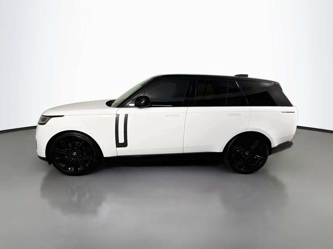 2024 Land Rover Range Rover SE - Image 2