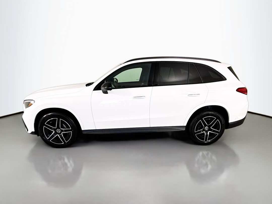 2026 Mercedes-Benz GLC 300 - Image 2