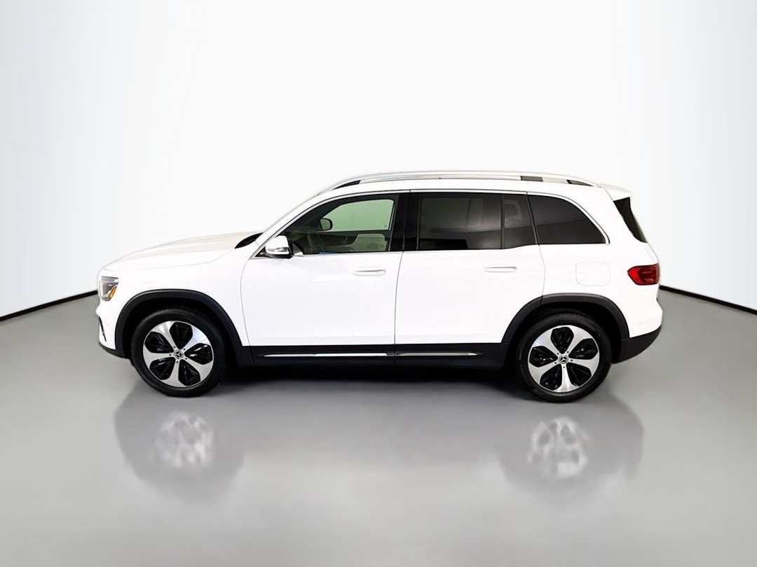 2025 Mercedes-Benz GLB 250 - Image 2