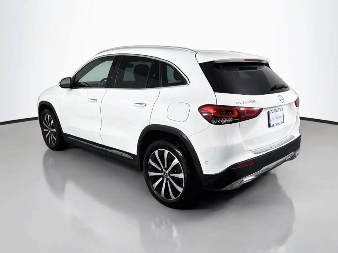 2022 Mercedes-Benz GLA 250 - Image 3