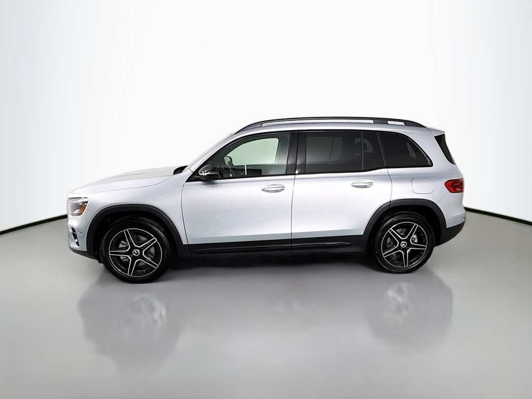 2025 Mercedes-Benz GLB 250 - Image 2