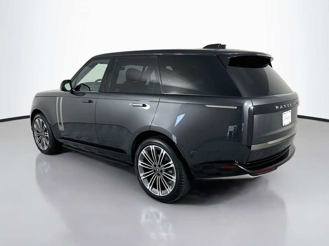 2024 Land Rover Range Rover SE - Image 3