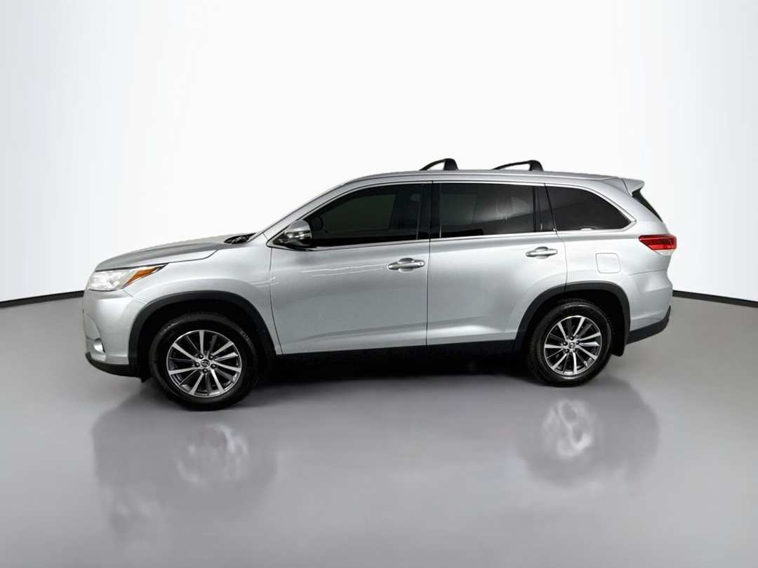 2019 Toyota Highlander XLE - Image 2