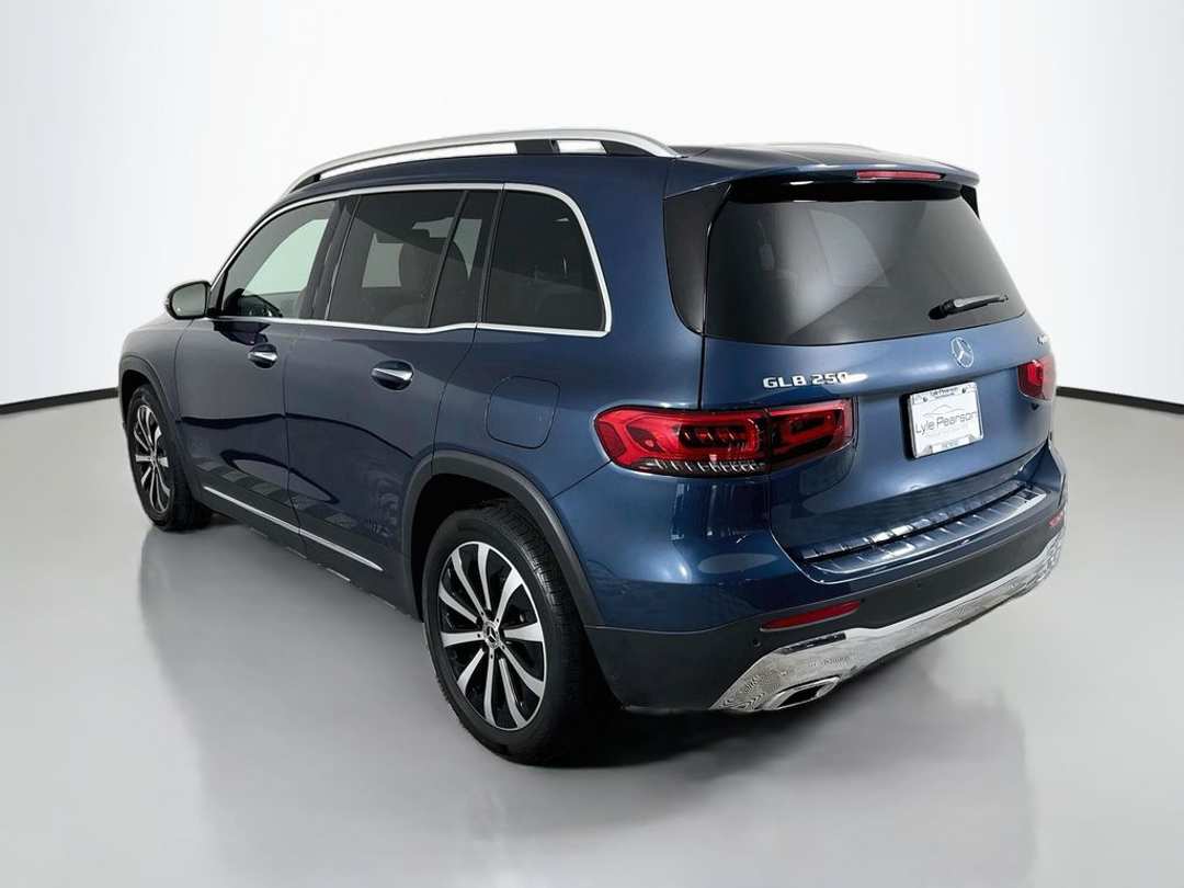 2023 Mercedes-Benz GLB 250 - Image 3