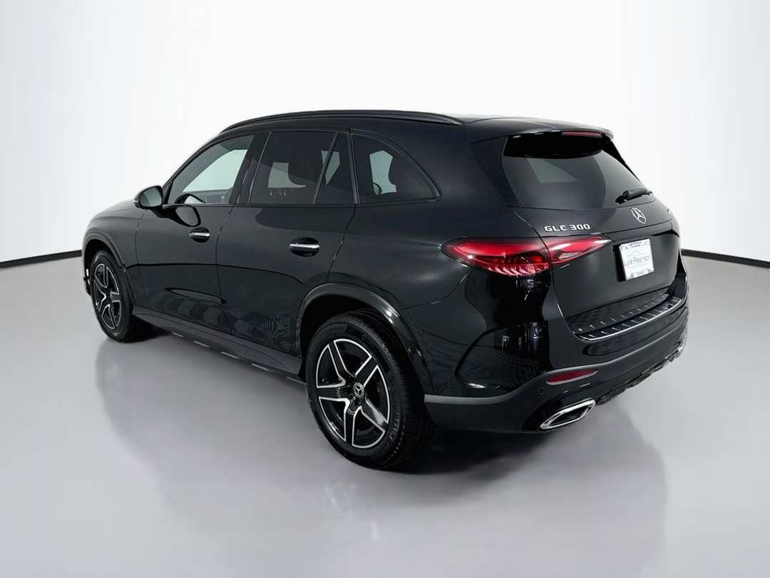 2026 Mercedes-Benz GLC 300 - Image 3