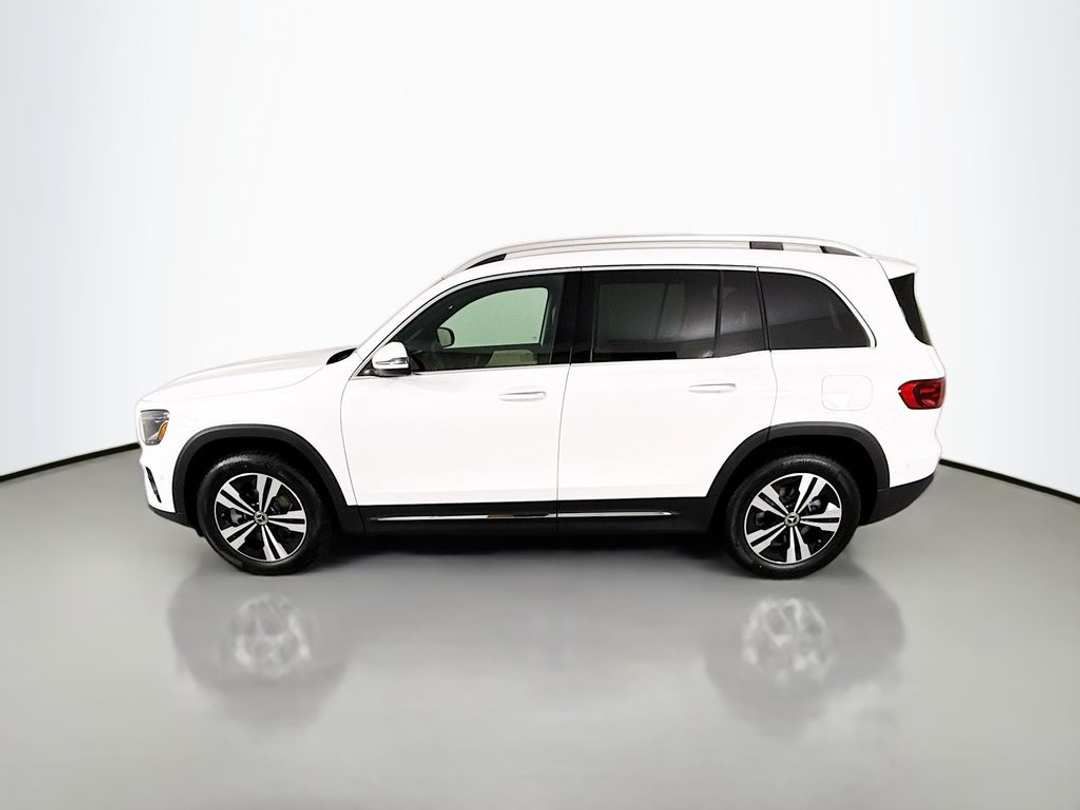 2025 Mercedes-Benz GLB 250 - Image 2