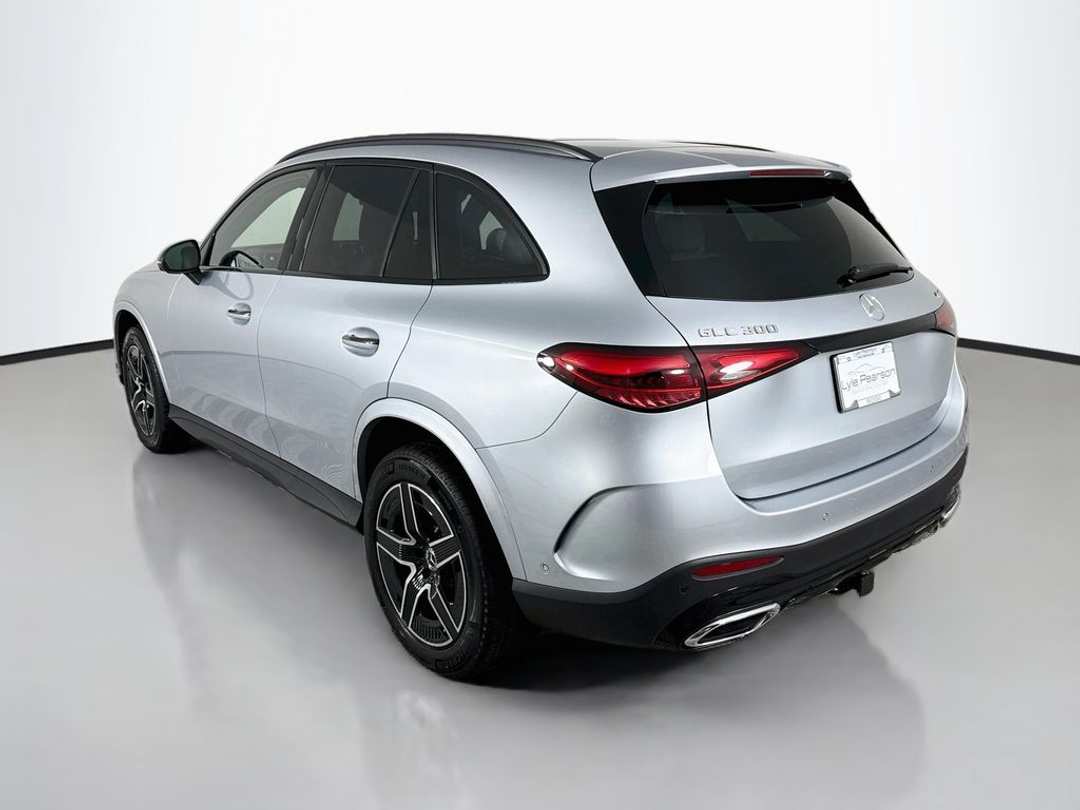 2027 Mercedes-Benz GLC 300 - Image 3