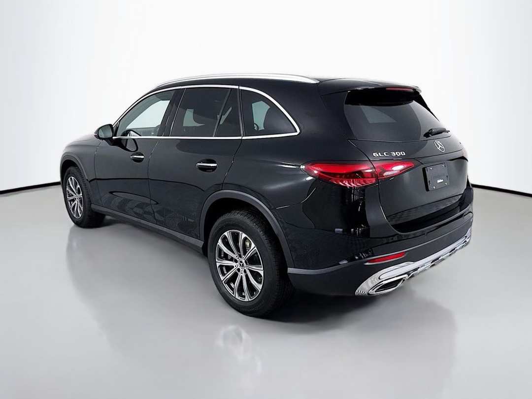 2026 Mercedes-Benz GLC 300 - Image 3