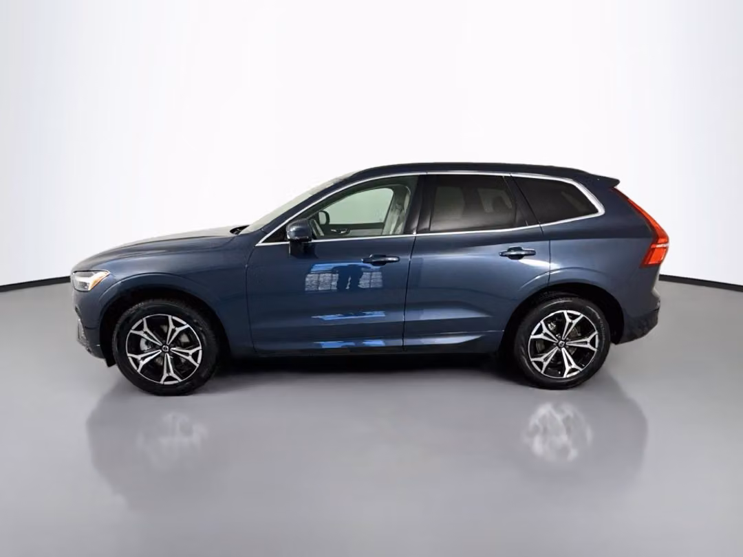 2022 Volvo Xc60 B5 Momentum - Image 2