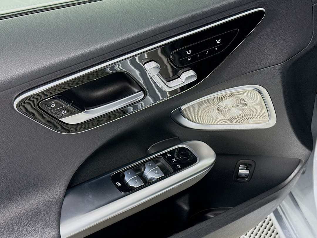 2025 Mercedes-Benz C-Class Sedan C 300 - Photo 18
