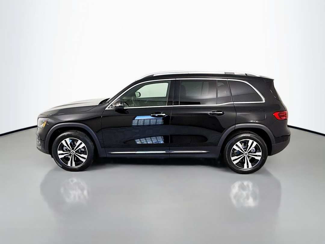 2025 Mercedes-Benz GLB 250 - Image 2