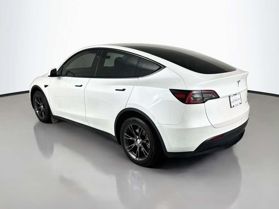 2025 Tesla Model Y Long Range - Image 3