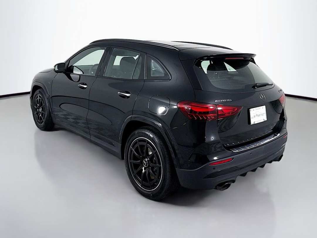 2026 Mercedes-Benz GLA 35 AMG - Image 3