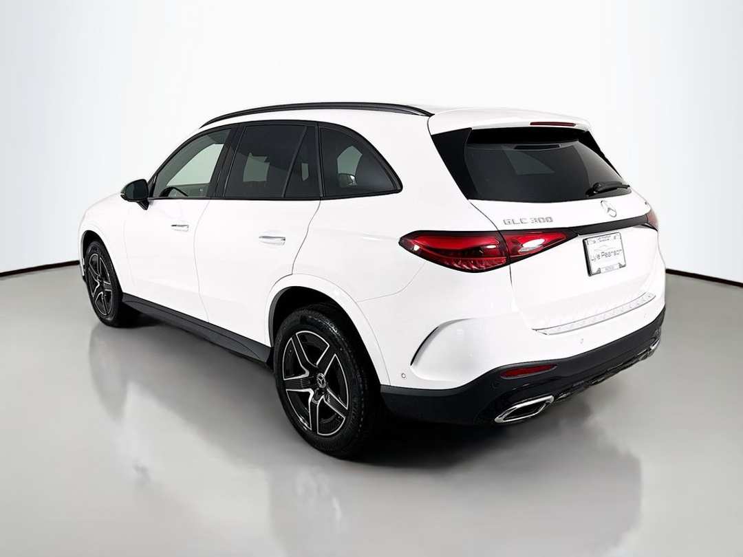 2026 Mercedes-Benz GLC 300 - Image 3
