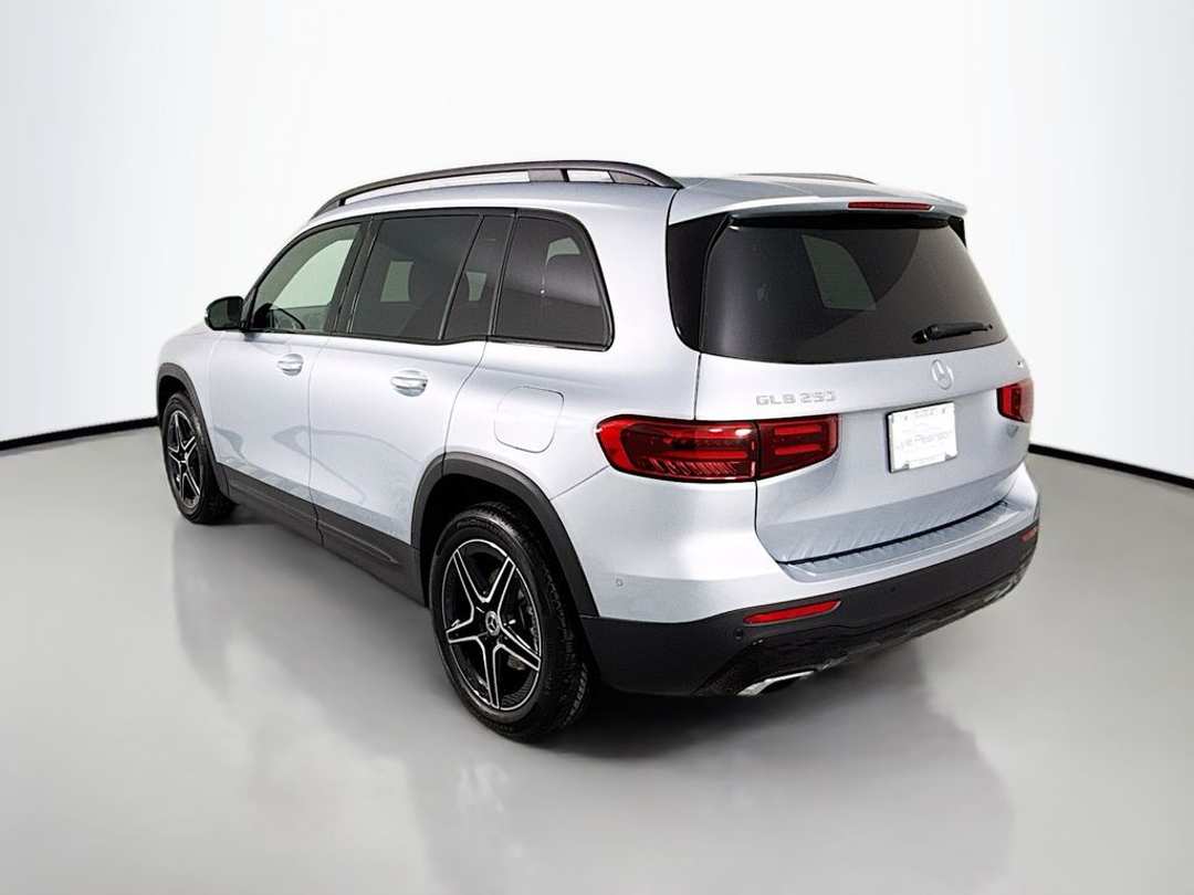 2025 Mercedes-Benz GLB 250 - Image 3