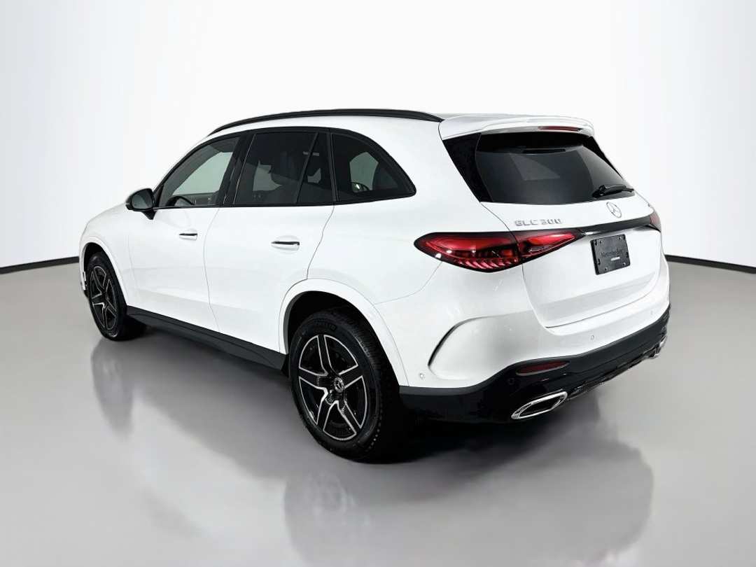 2027 Mercedes-Benz GLC 300 - Image 3