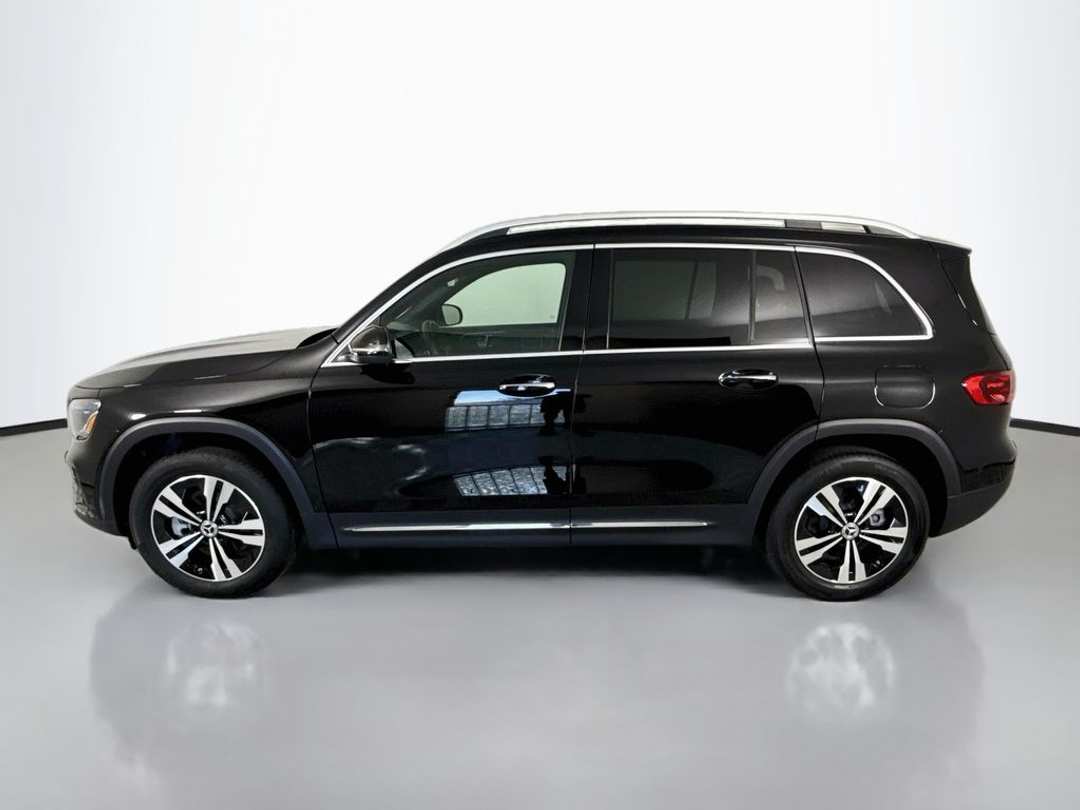 2025 Mercedes-Benz GLB 250 - Image 2