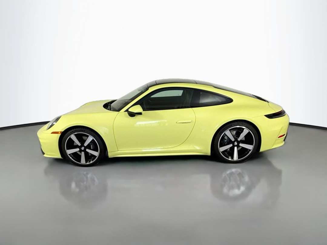 2025 Porsche 911 - Image 2