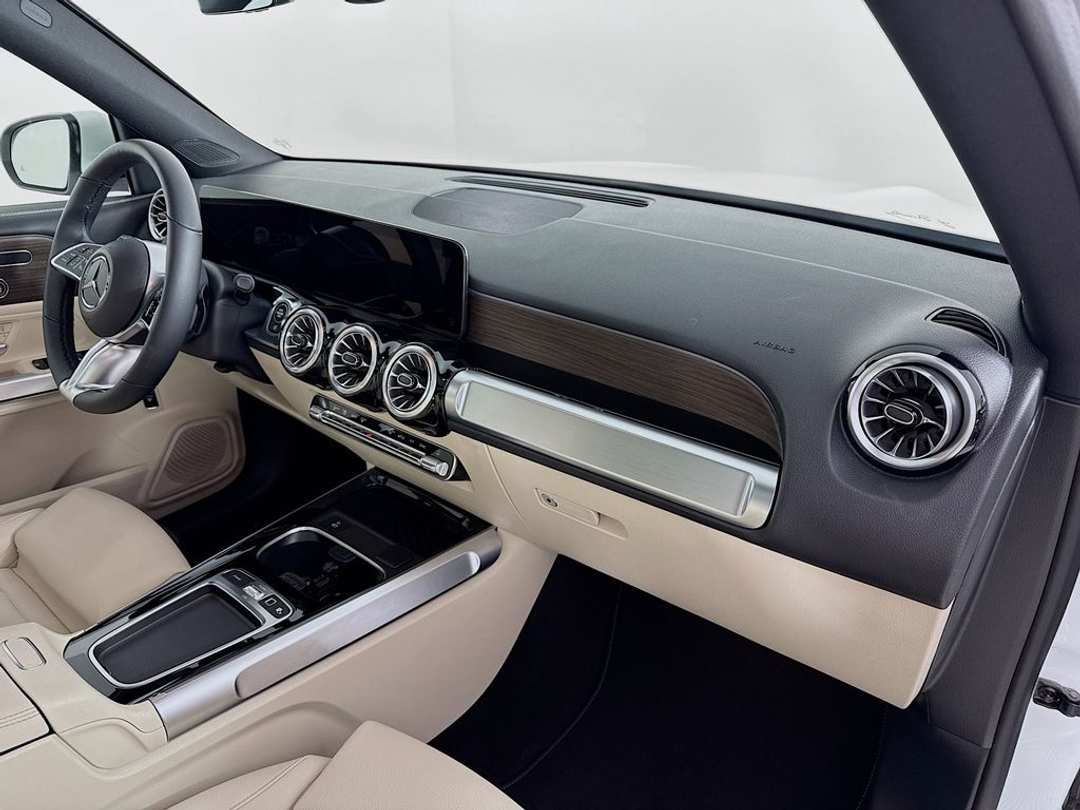 2025 Mercedes-Benz GLB Base - Photo 28