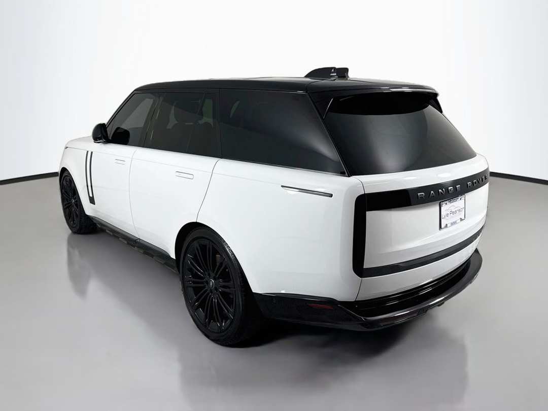 2024 Land Rover Range Rover SE - Image 3